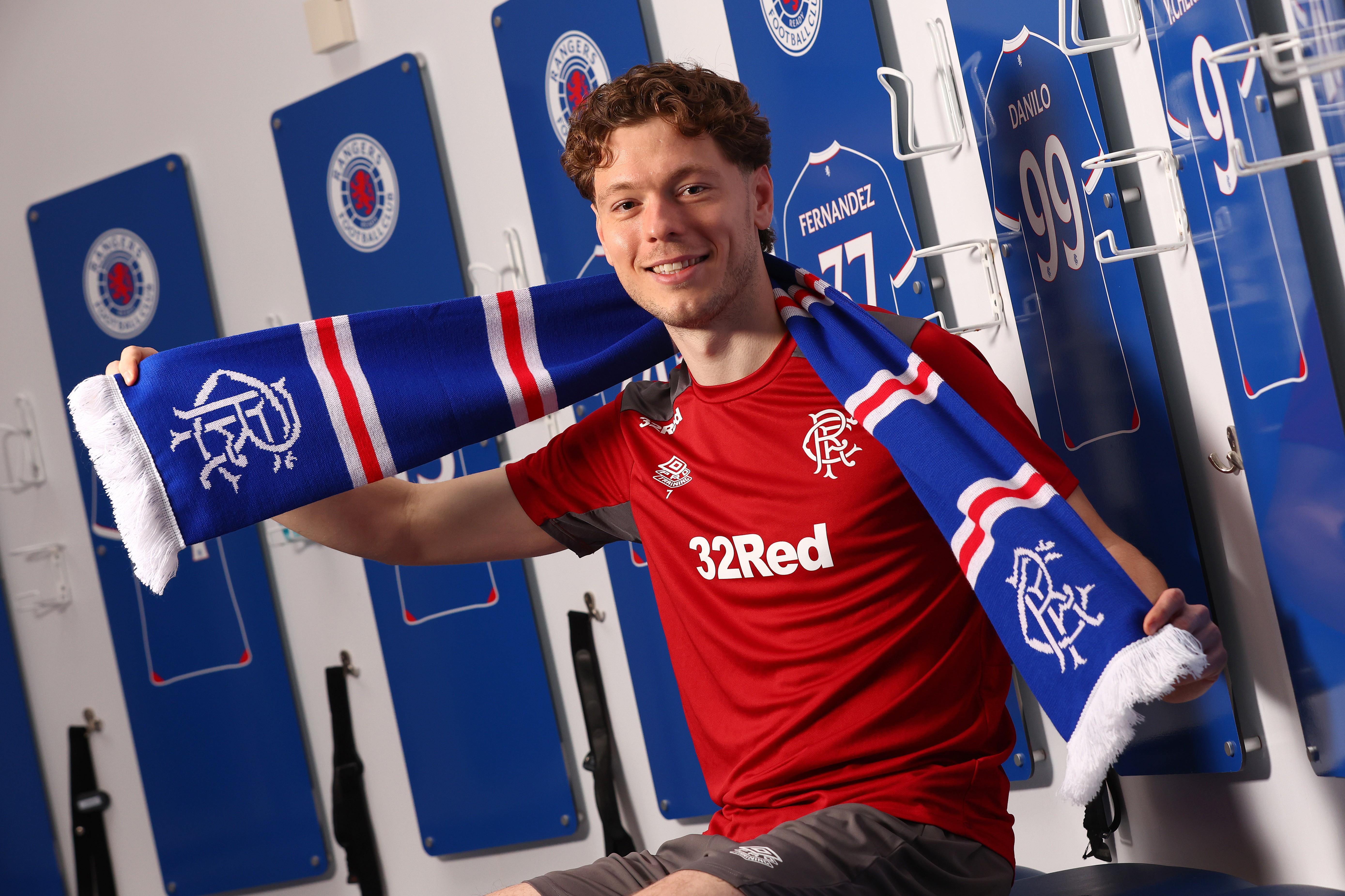 bwin体育-官方：沃尔夫斯堡边锋奥尔森租借加盟流浪者，含选择买断条款